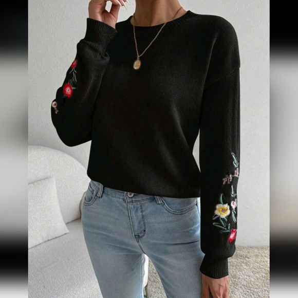 Sleeves With Floral Embroidery,Round Neck,Looped Loop,Drop Shoulder Knit Sweater - Picture 4 of 5